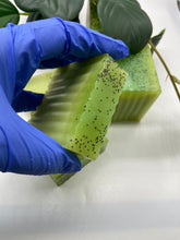 Load image into Gallery viewer, BASE NEUTRA PARA JABÓN 1 KG (2.2 lbs)